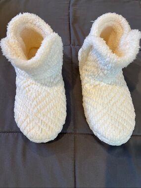 Aerosoles Creamy White Quilted Sherpa Slip-On Slippers Sz L